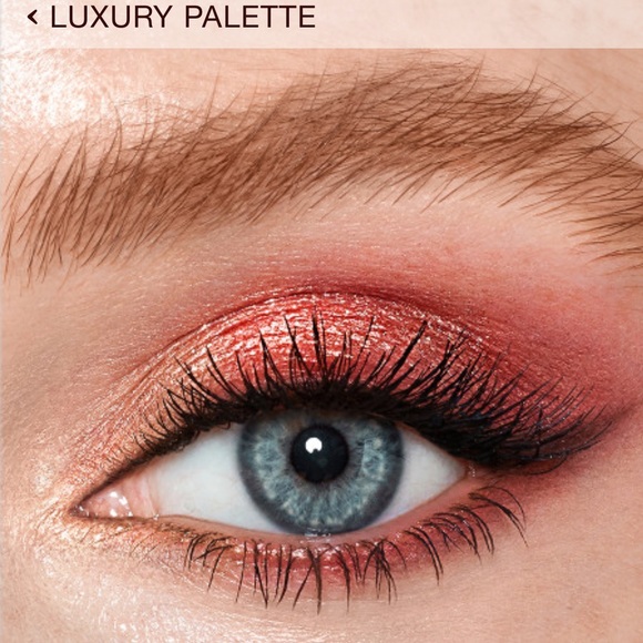 Charlotte Tilbury LUXURY PALETTE
WALK OF NO SHAME
PREVIOUSLY "WALK OF SHAME" - Picture 3 of 10